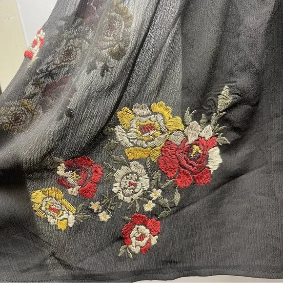 Torrid embroidered chiffon bell sleeve blouse  3X - Picture 4 of 10